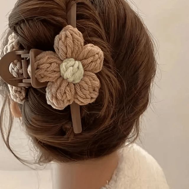 Knitted flower Clip