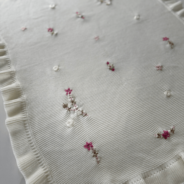 Scattered flowers blanket 
