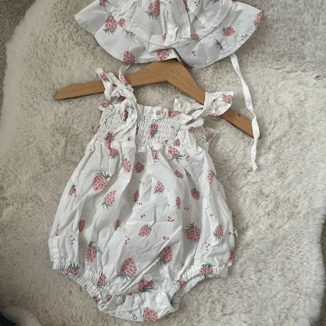 Strawberry romper & hat set (0-3 months)
